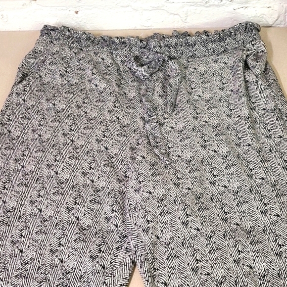 TORRID High Waisted Knit Pants Size 1X Black and White - Picture 2 of 7